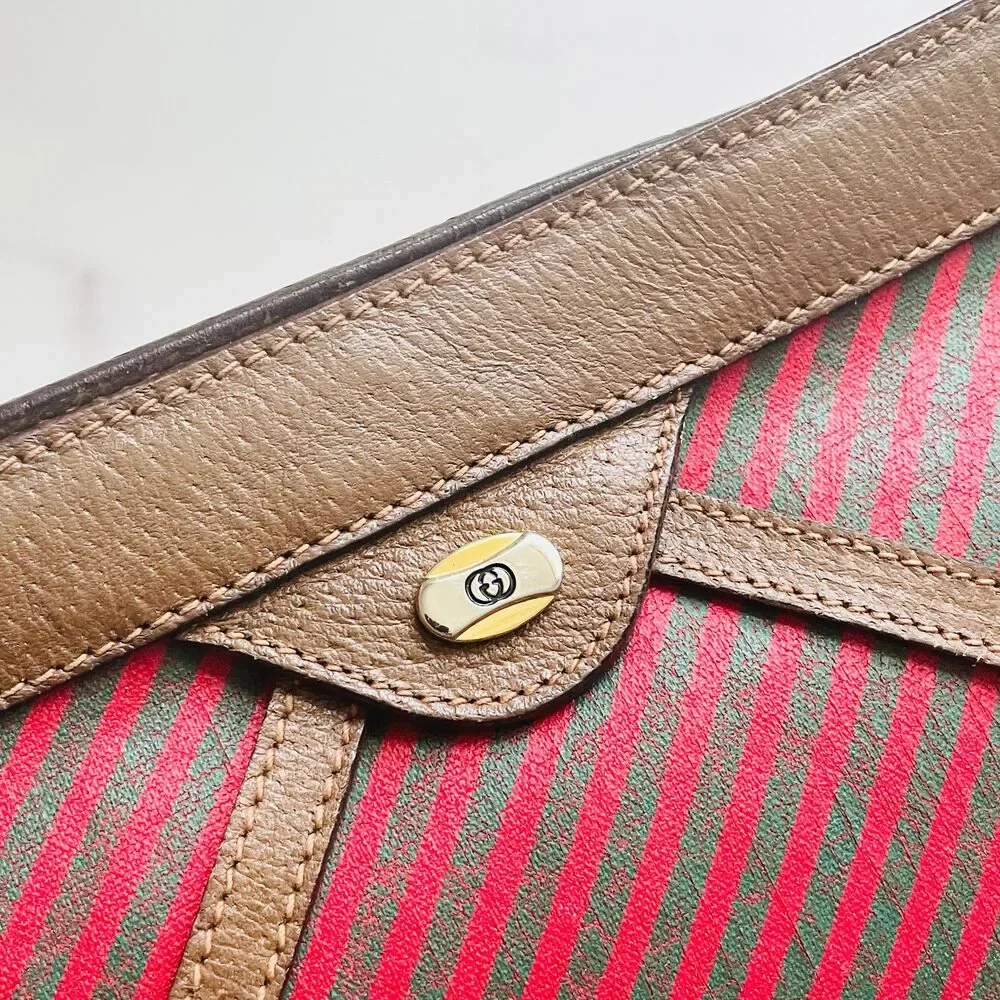 Sale! vintage Gucci clutch as crossbody ❤️💚 - Picture 5 of 16